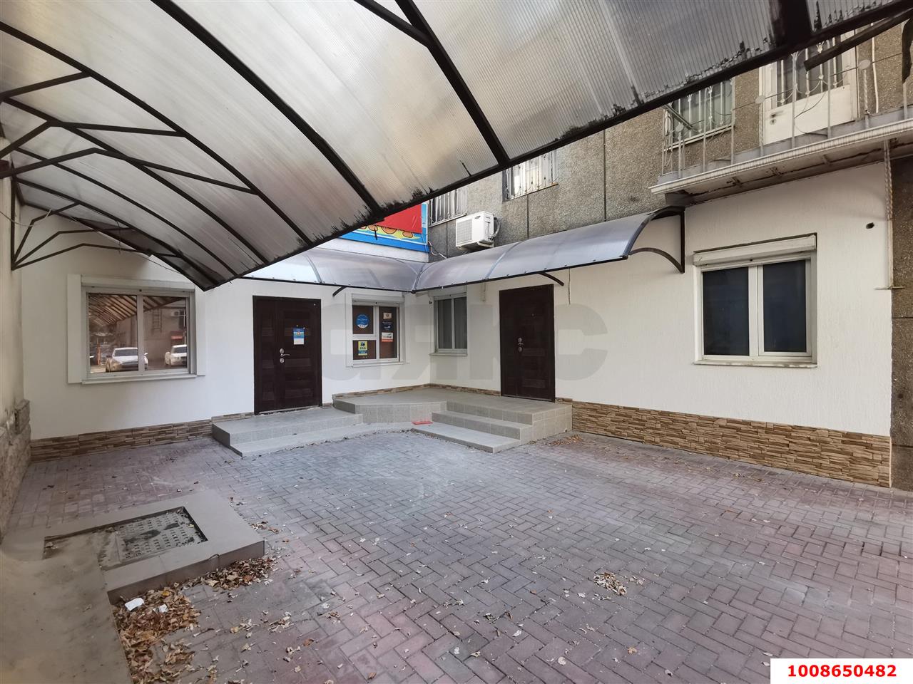 Фото №2: Офисное помещение 184 м² - Краснодар, Западный внутригородской округ, ул. Красная, 143/1