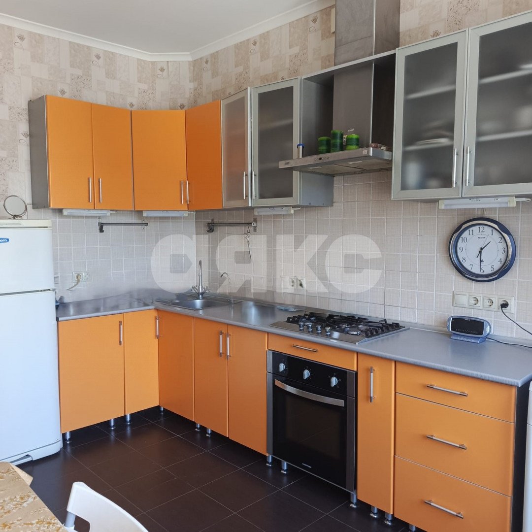Фото №1: 2-комнатная квартира 56 м² - Геленджик, ул. Октябрьская, 43А