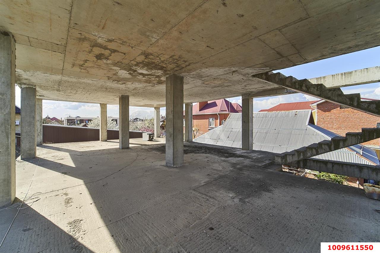 Фото №10: Дом 600 м² + 4 сот. - Краснодар, Западный внутригородской округ, Горогороды, мкр. Центральный, ул. Индустриальная, 83