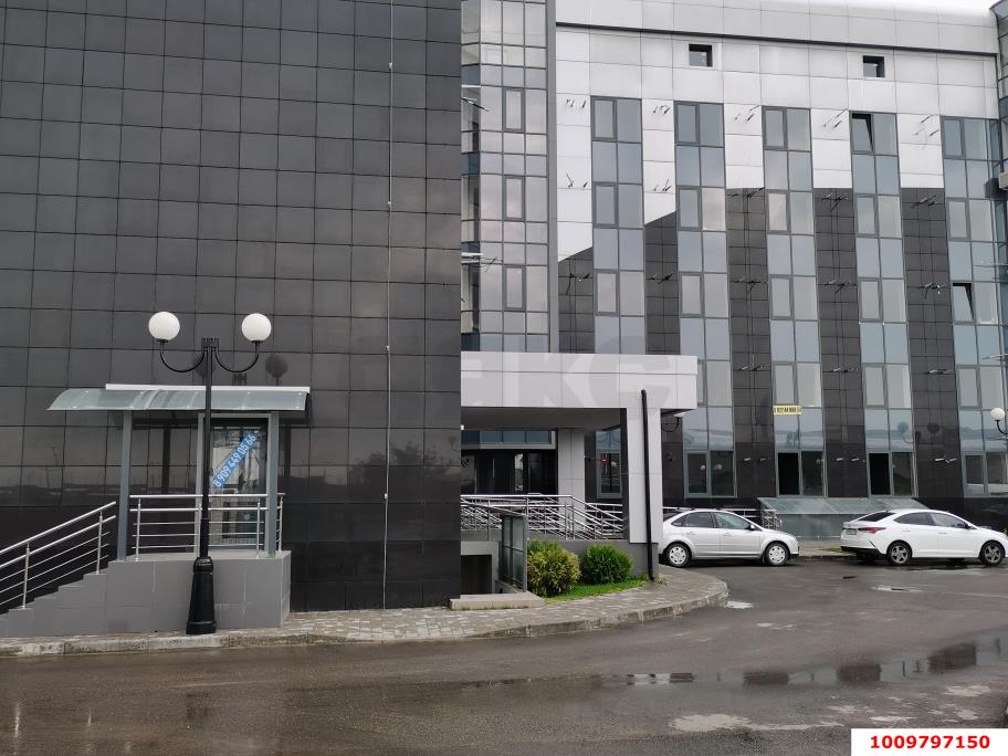 Фото №3: Торговое помещение 53 м² - Краснодар, Пашковский, ул. Леонида Лаврова, 4