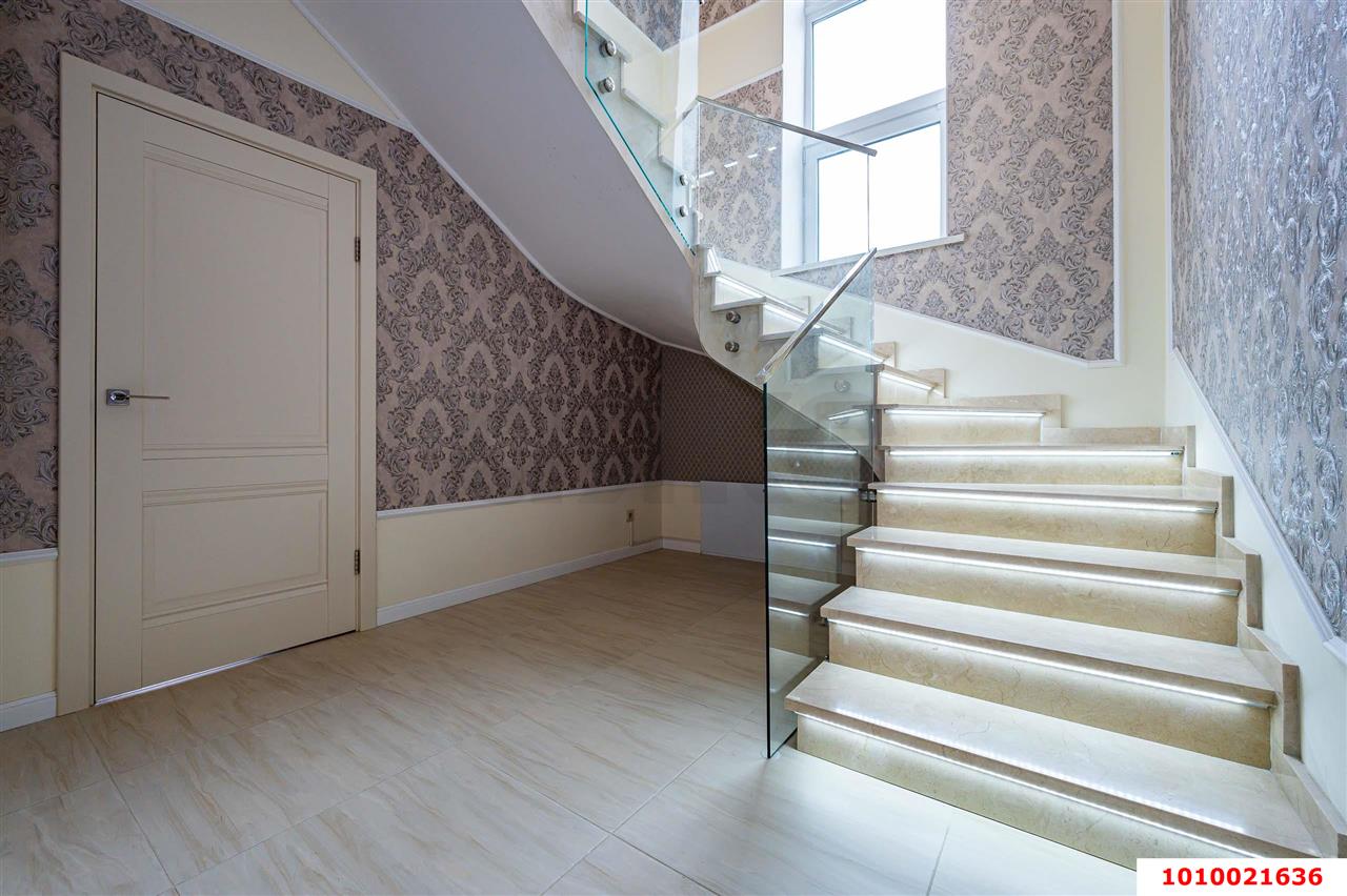 Фото №8: Дом 359 м² + 10 сот. - Краснодар, коттеджный  Зелёная Долина, ул. Саксонская, 29