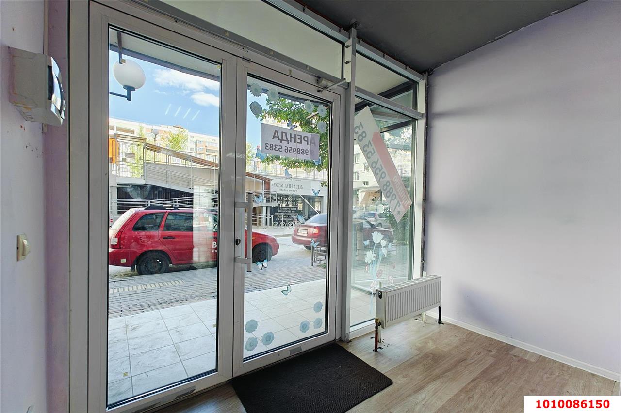 Фото №3: Торговое помещение 100 м² - Краснодар, жилой комплекс Инсити, ул. Командорская, 5/3