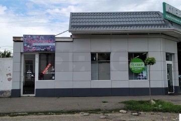 Фото №2: Торговое помещение 8 м² - Краснодар, мкр. Центральный, ул. имени Максима Горького, 171