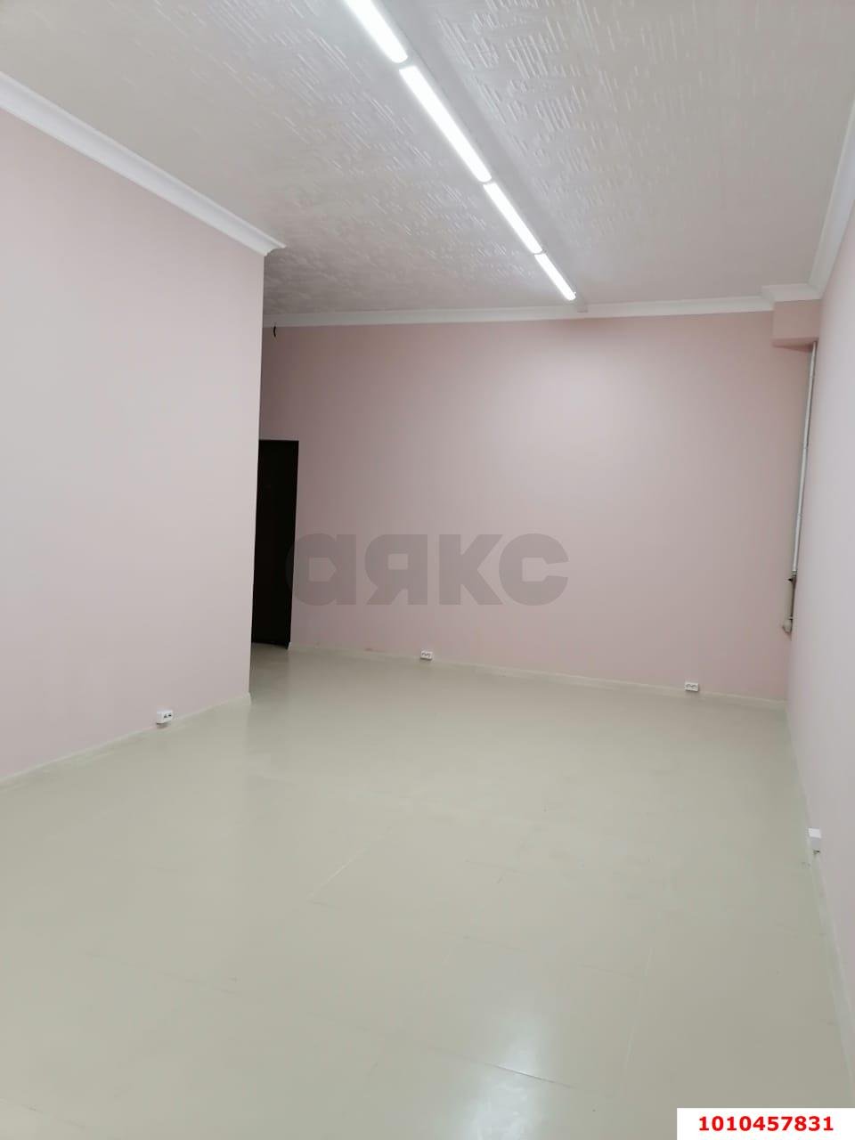 Фото №3: Торговое помещение 50 м² - Краснодар, Славянский, ул. Заполярная, 44
