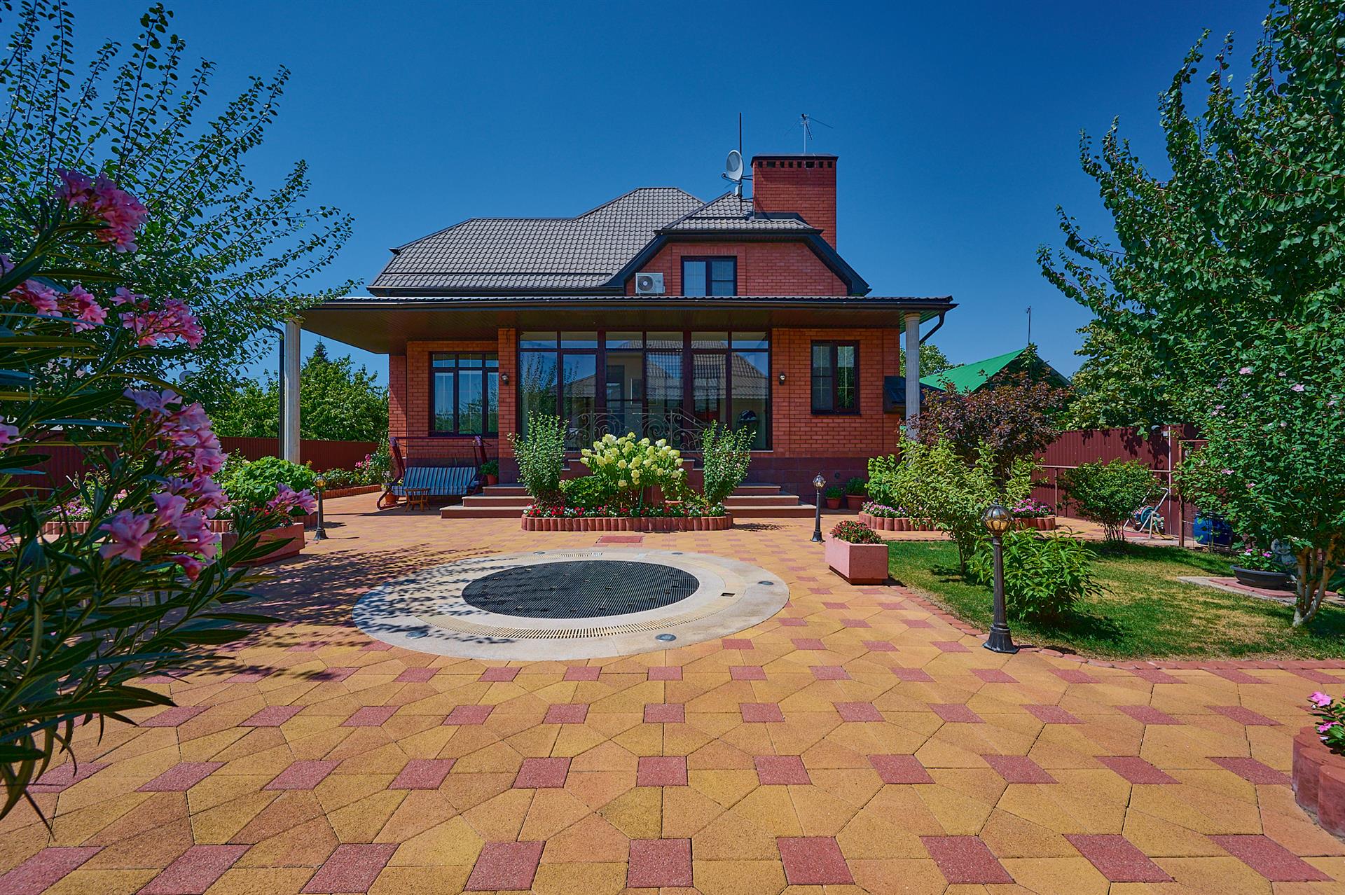 Фото №2: Дом 378 м² + 10 сот. - Ленина, мкр. Карасунский внутригородской округ, ул. Уманская, 44