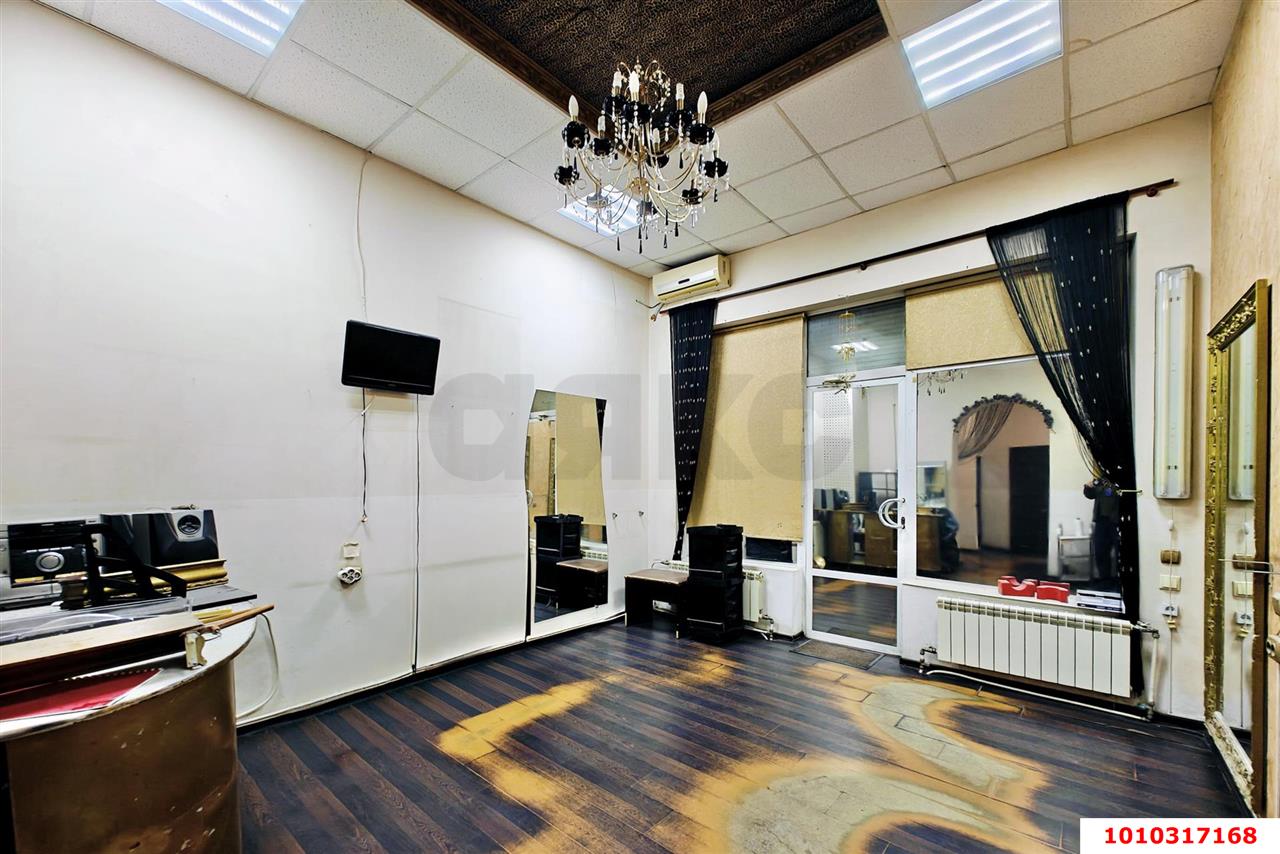 Фото №1: Торговое помещение 100 м² - Краснодар, Центральный, ул. Коммунаров, 56