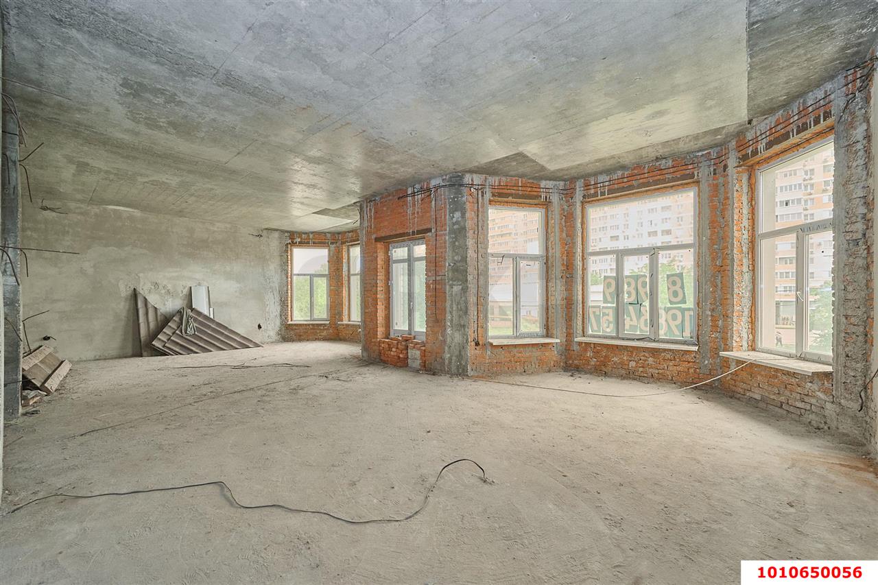 Фото №1: Дом 492 м² + 8 сот. - Краснодар, 2-я Площадка, ул. Генеральная, 13