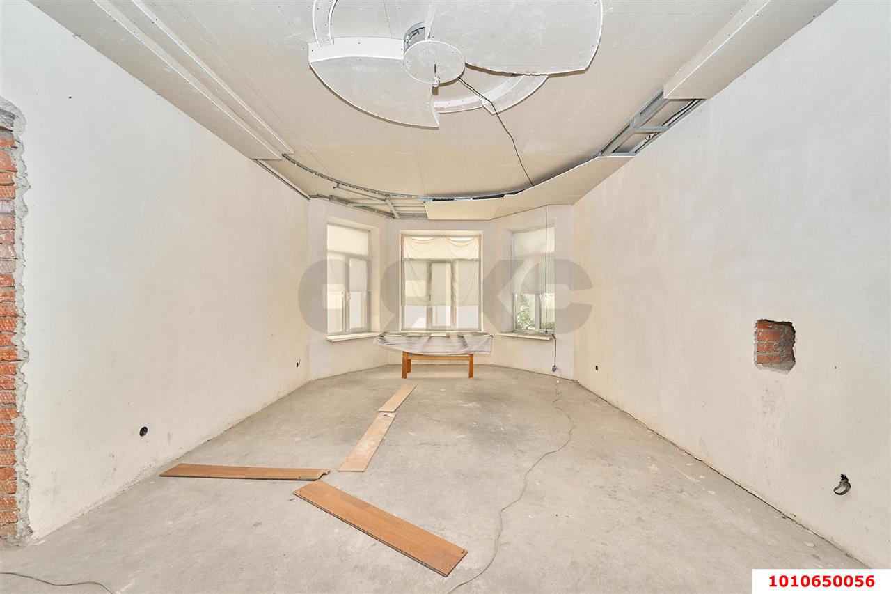 Фото №11: Дом 492 м² + 8 сот. - Краснодар, Прикубанский внутригородской округ, мкр. 2-я Площадка, ул. Светлая, 63