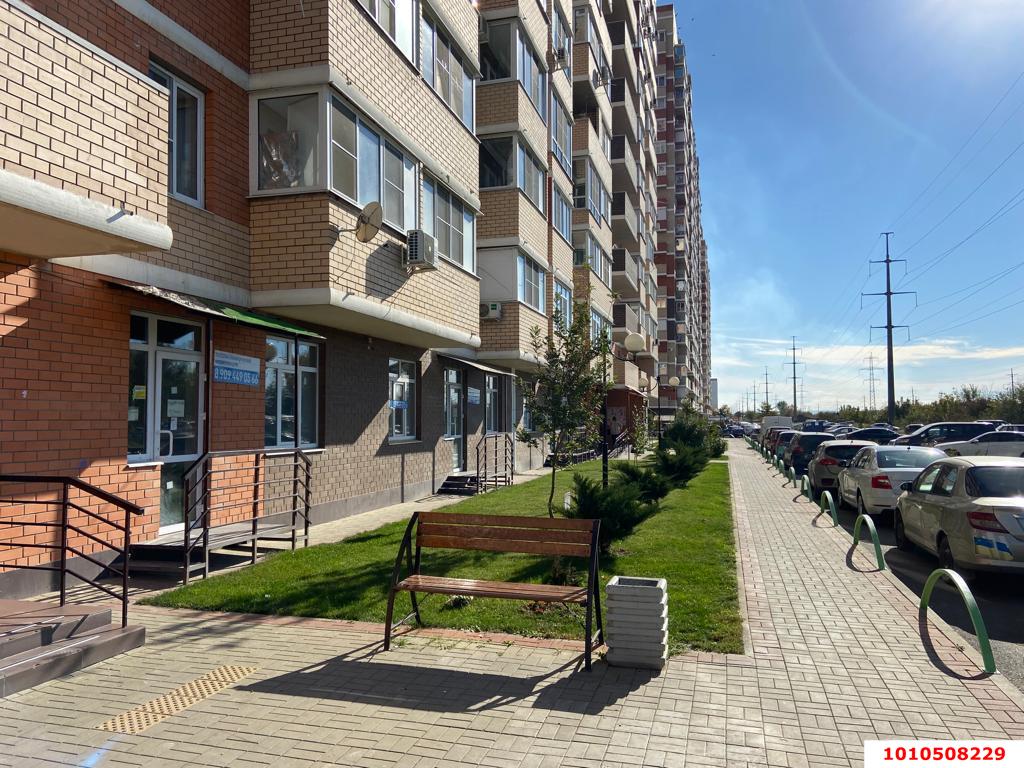 Фото №1: Торговое помещение 83 м² - Краснодар, жилой комплекс Премьера, ул. Автолюбителей, 1/3к1