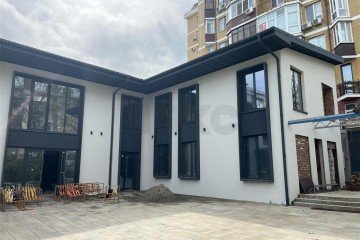 Фото №1: Отдельное здание 400 м² - Краснодар, мкр. Центральный, ул. Красноармейская, 61