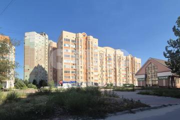 Фото №1: 2-комнатная квартира <span class="whitespace-nowrap">90 м²</span>, <span class="whitespace-nowrap">7/9 эт.</span> - Волгоград, р. Красноармейский, б-р Энгельса, 34Д