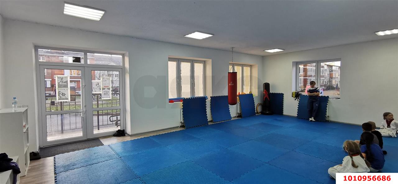 Фото №2: Коммерция 56 м² - Краснодар, Прикубанский внутригородской округ, мкр. жилой комплекс Британия-2, ул. Генерала Петрова, 43/2