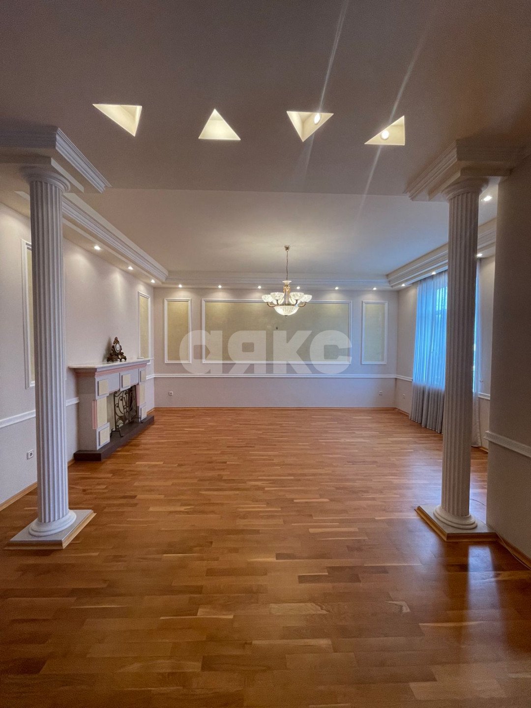 Фото №6: Дом 360 м² + 7 сот. - Новокубанск, ул. Нагорная, 33