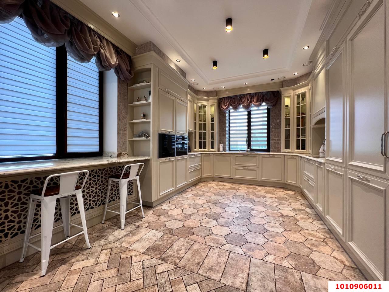 Фото №3: Дом 556 м² + 12 сот. - Краснодар, Прикубанский внутригородской округ, Фестивальный, мкр. Солнечный, ул. Архитектора Петина, 21