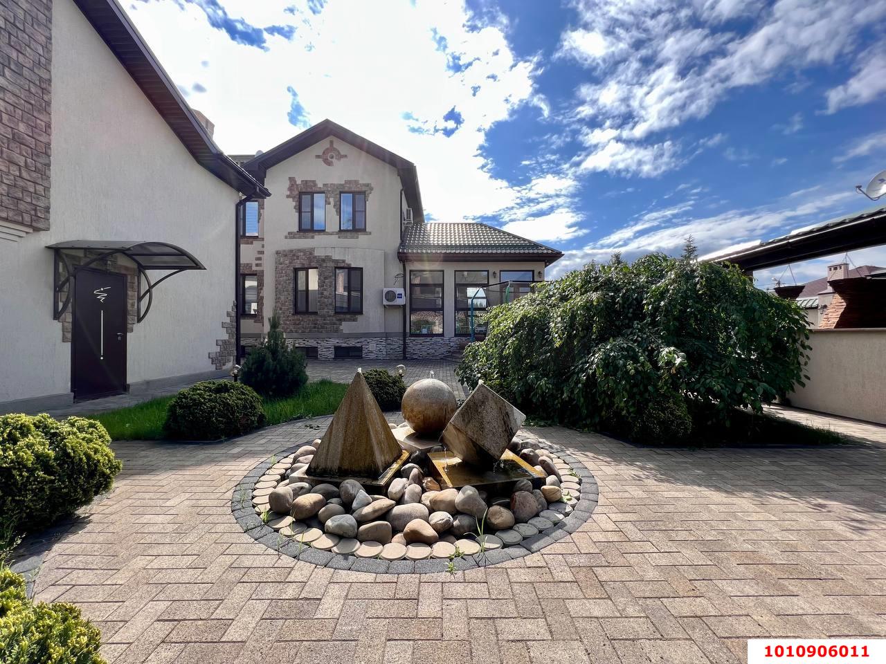 Фото №1: Дом 556 м² + 12 сот. - Краснодар, Солнечный, ул. Архитектора Петина, 21