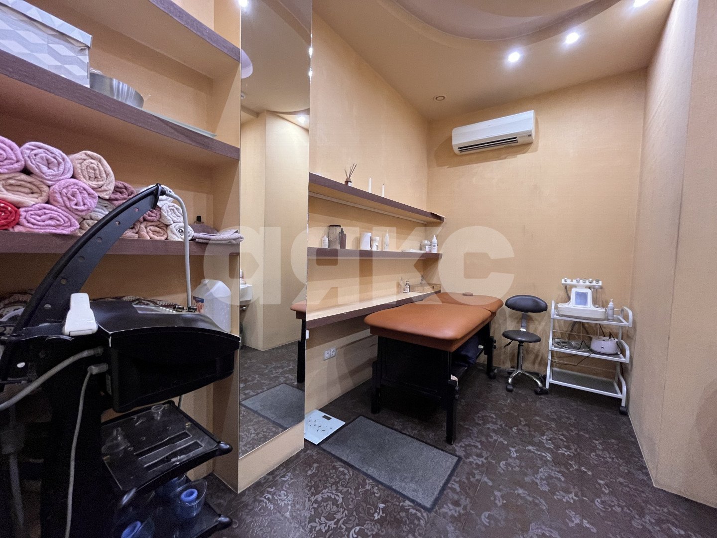 Фото №9: Коммерция 83 м² - Майкоп, Центр, ул. Краснооктябрьская, 32