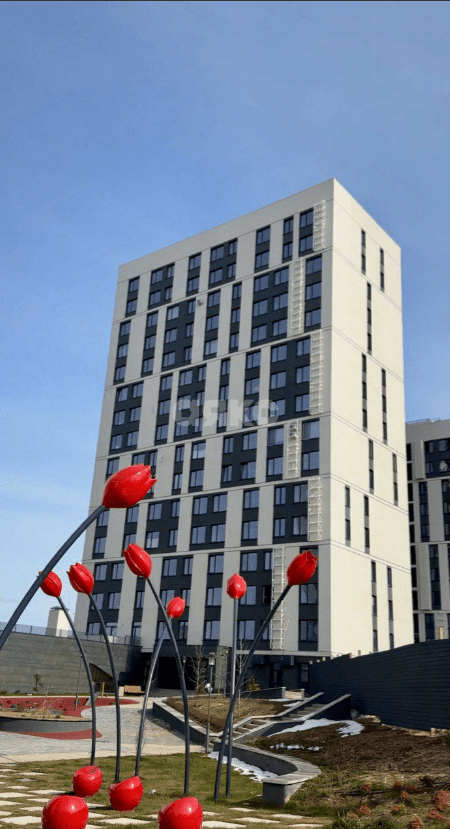 Фото №1: 2-комнатная квартира 54 м² - Симферополь, жилой комплекс Тюльпаны, пр-кт Александра Суворова, 105