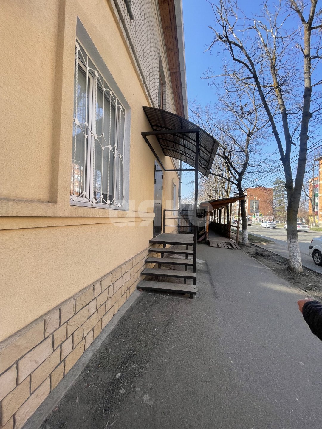 Фото №1: Коммерция 393 м² - Майкоп, квартал Нефтянка, ул. Пионерская, 273