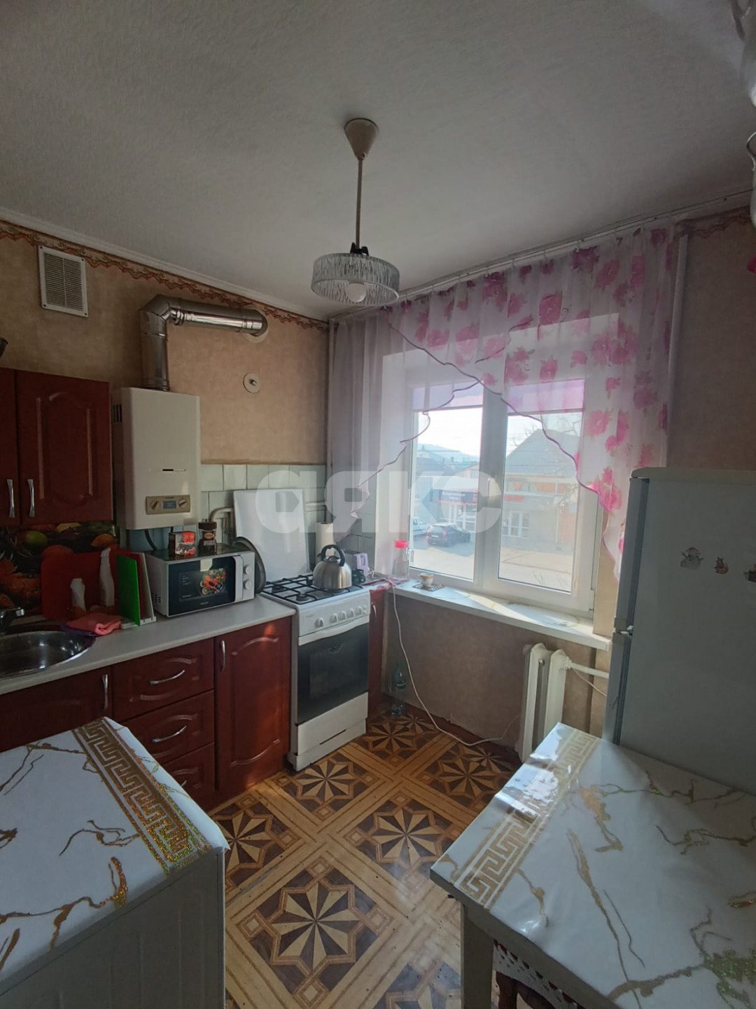 Фото №1: 4-комнатная квартира 61 м² - Майкоп, Шовгеновский городок, ул. Шовгенова, 8