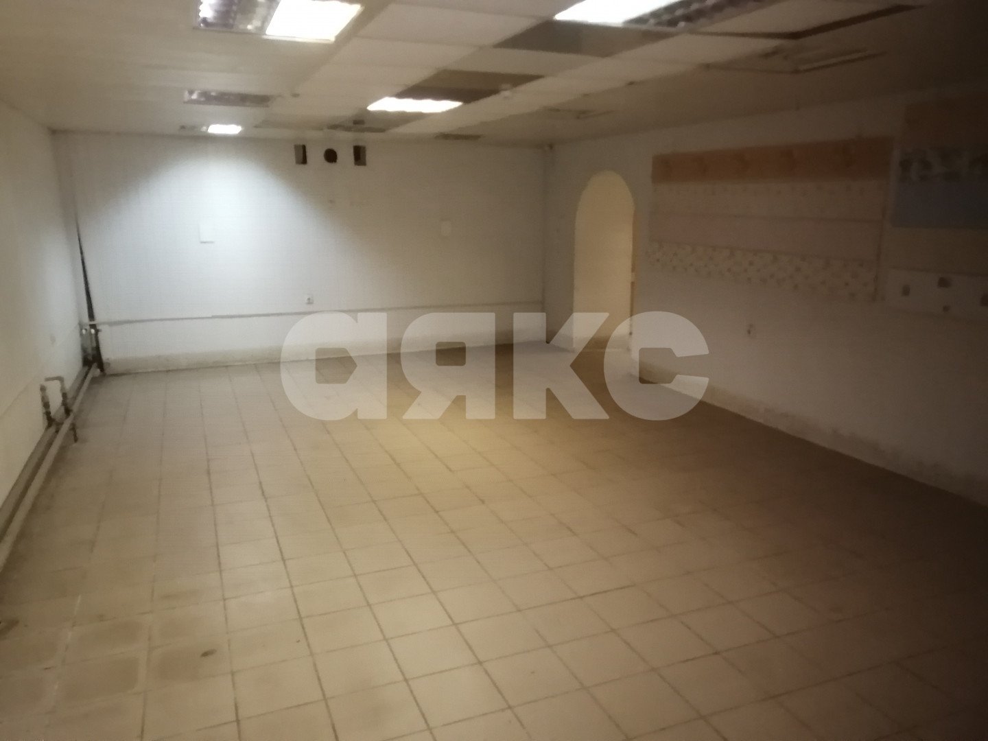 Фото №6: Коммерция 300 м² - Волгоград, Развилка, ул. Кирова, 145
