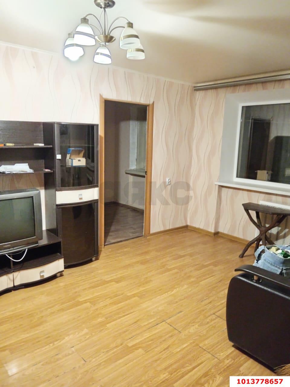 Фото №1: 3-комнатная квартира 57 м² - Новороссийск, р. Центральный, пр-кт Ленина, 22