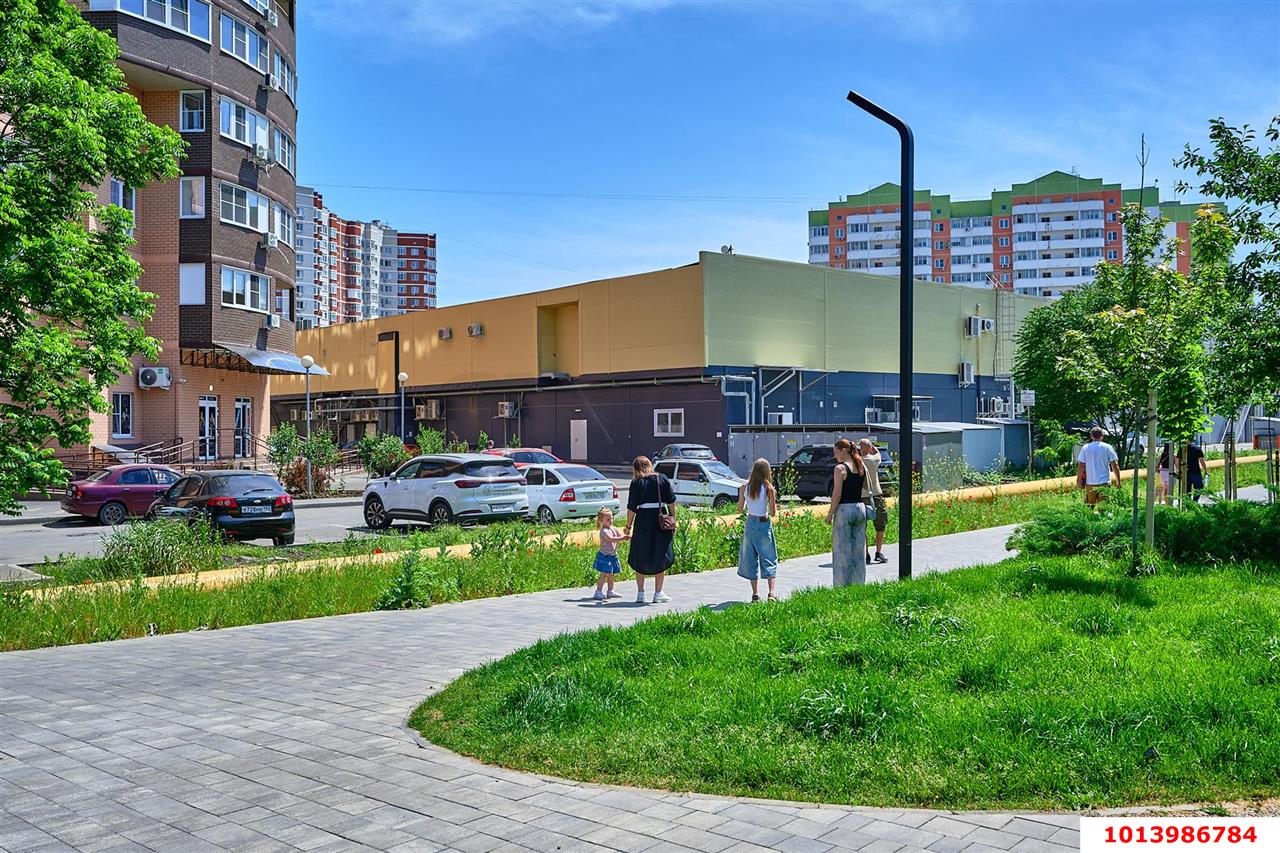 Фото №7: Торговое помещение 168 м² - Краснодар, жилой комплекс Авиатор, ул. имени Валерия Гассия, 2