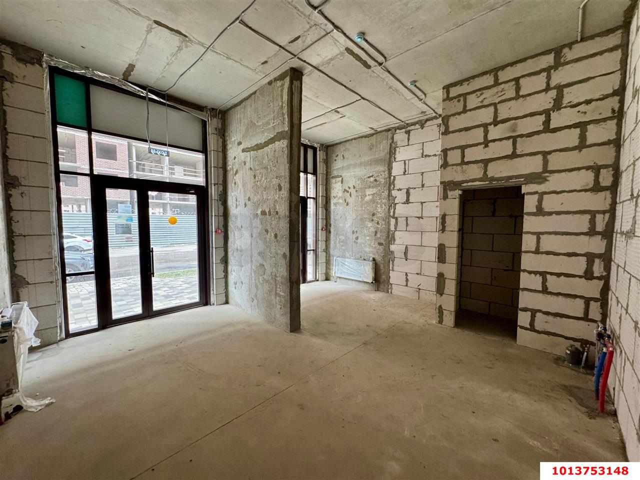 Фото №4: Торговое помещение 30 м² - Краснодар, жилой комплекс Самолёт-5, ул. Ивана Беличенко, 97