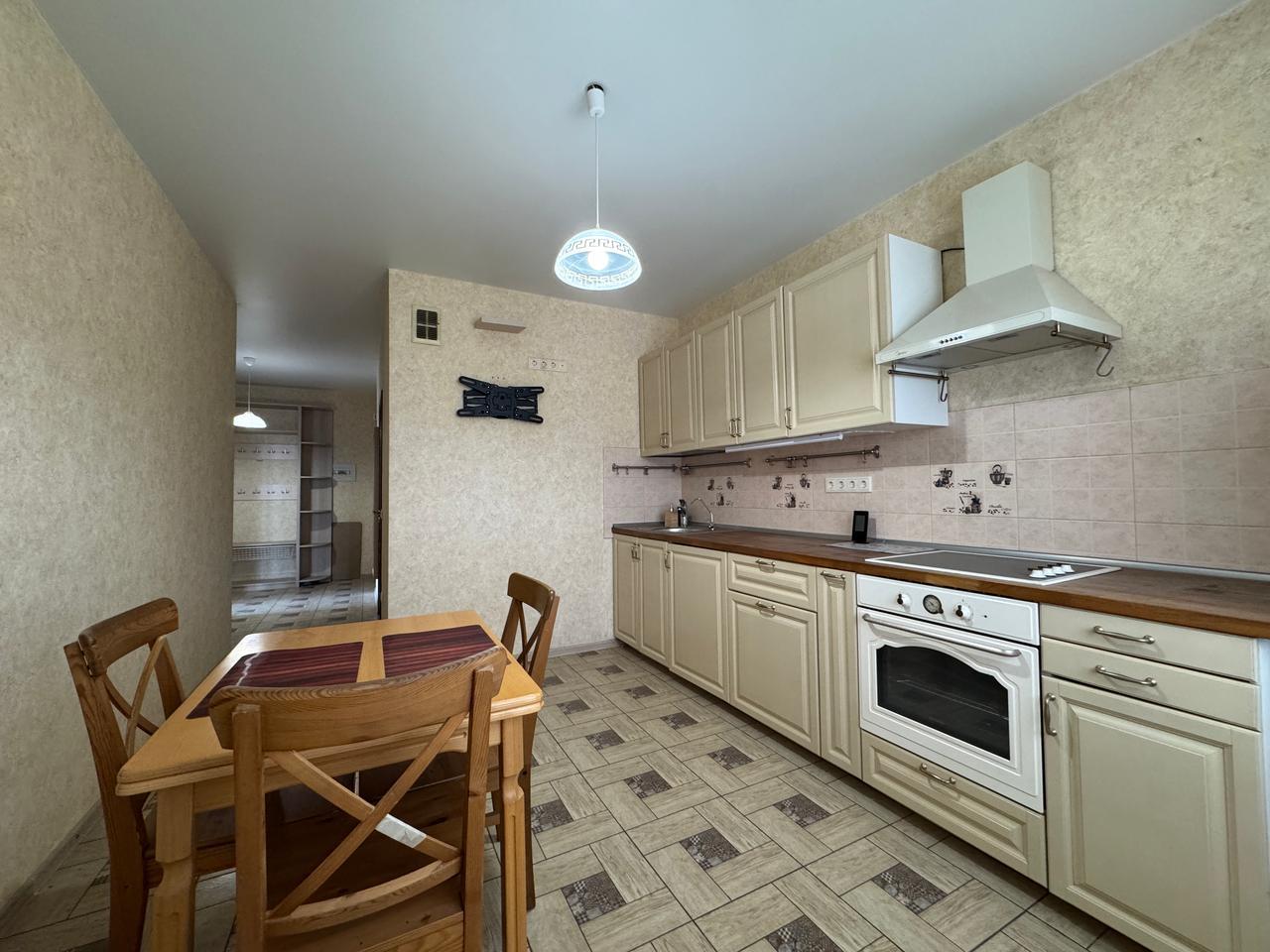 Фото №1: 2-комнатная квартира 72 м² - Краснодар, Карасунский внутригородской округ, мкр. Хлопчато-бумажный Комбинат, ул. Бородина, 20