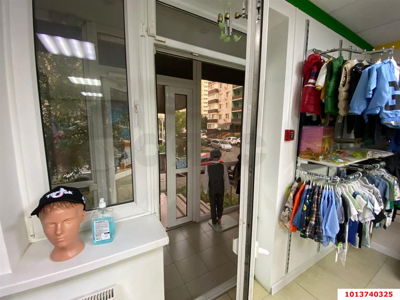 Фото №2: Торговое помещение 69 м² - Краснодар, жилой комплекс Возрождение, ул. имени 40-летия Победы, 109