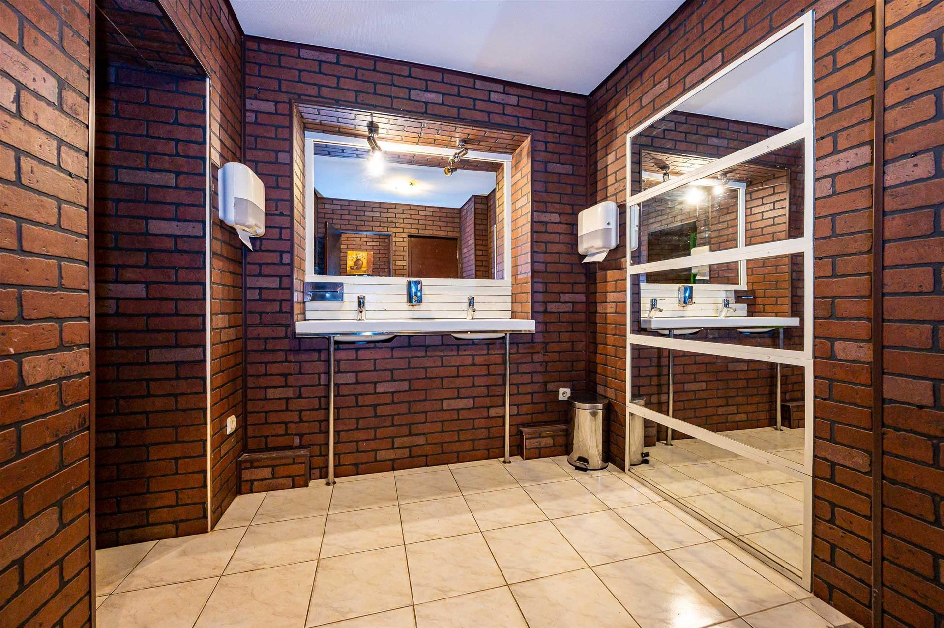 Фото №6: Коммерция 182 м² - Краснодар, Центральный внутригородской округ, мкр. Центральный, ул. Коммунаров, 64