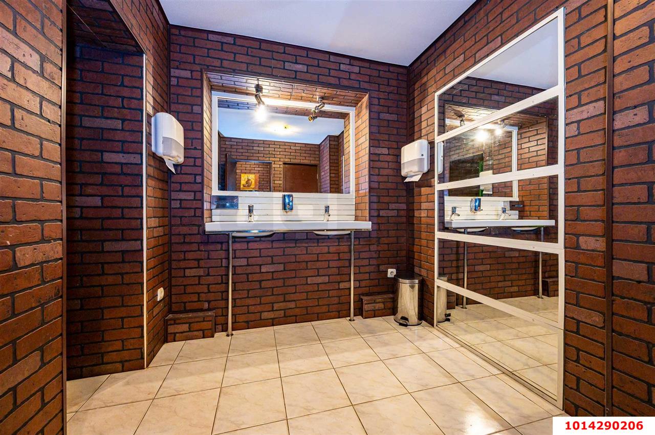 Фото №6: Торговое помещение 183 м² - Краснодар, Центральный, ул. Коммунаров, 64