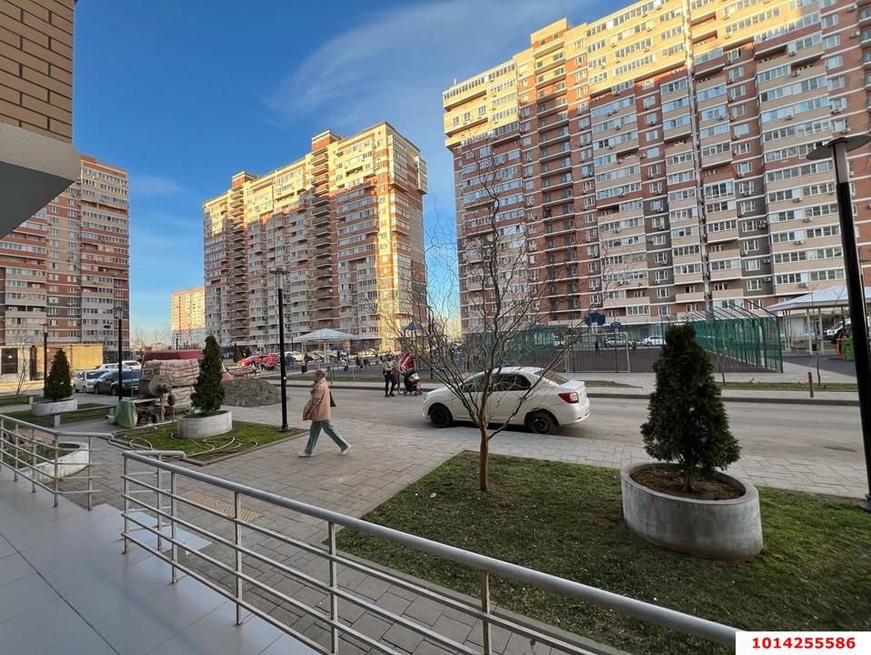 Фото №2: Торговое помещение 62 м² - Краснодар, жилой комплекс Рассвет, ул. Гидростроителей, 63
