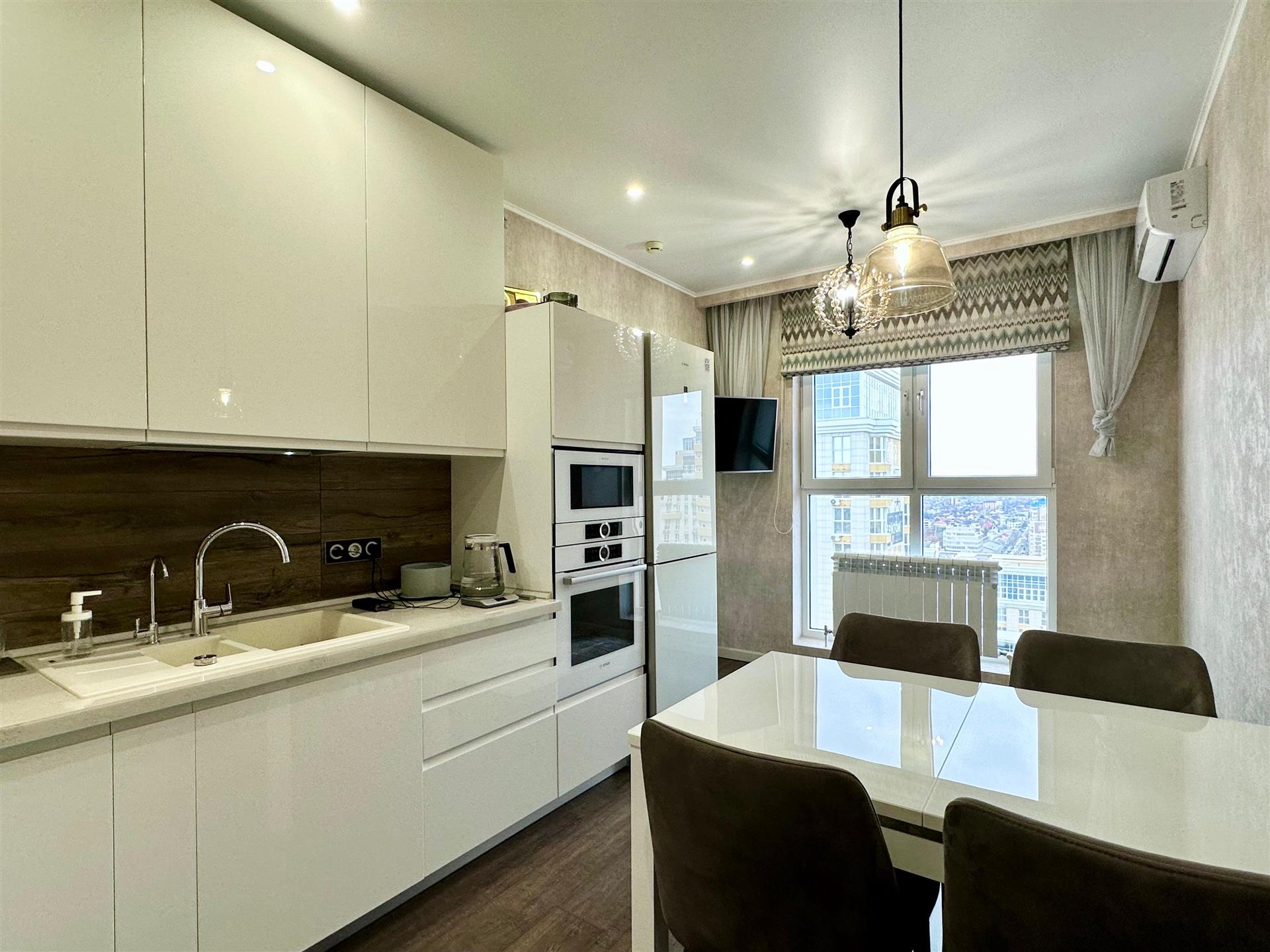 Фото №11: 1-комнатная квартира 42 м² - Краснодар, Центральный внутригородской округ, Центральный, мкр. ЖК Большой, ул. Красная, 176лит4