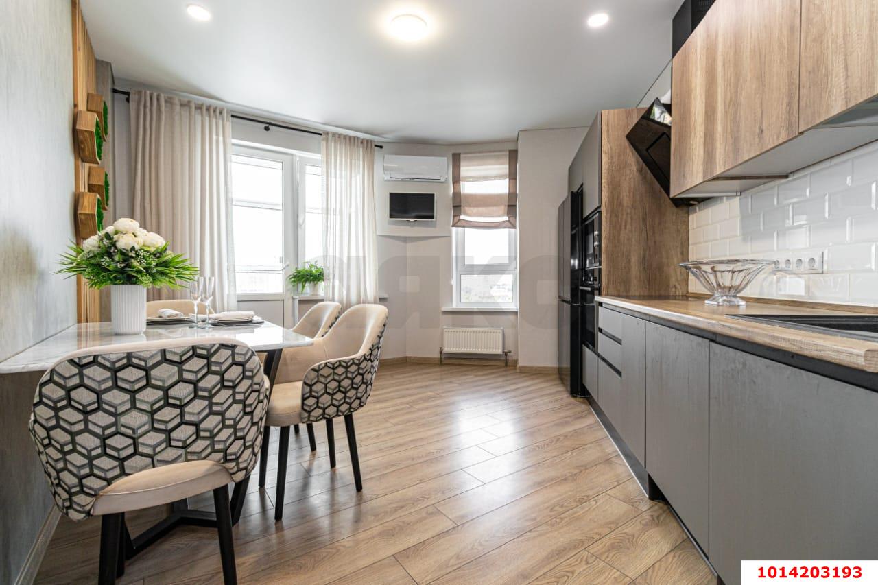 Фото №1: 2-комнатная квартира 84 м² - Краснодар, ул. Шоссе Нефтяников, 18к2