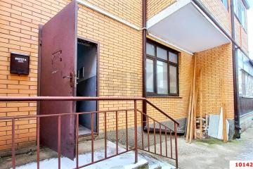 Фото №1: 1-комнатная квартира <span class="whitespace-nowrap">26 м²</span>, <span class="whitespace-nowrap">1/3 эт.</span> - Краснодар, мкр. Завод Радиоизмерительных Приборов, ул. Геодезическая, 28