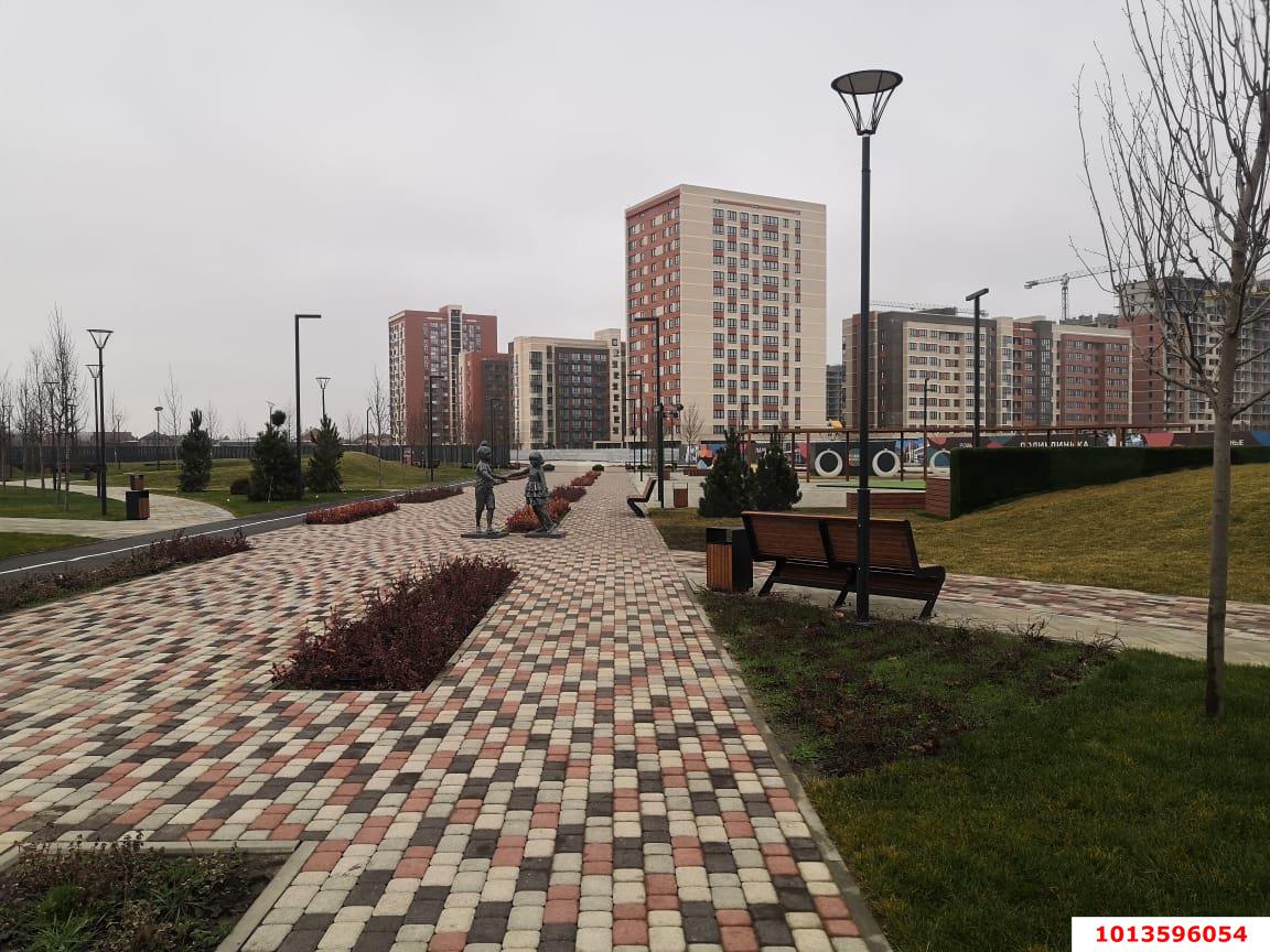 Фото №1: 2-комнатная квартира 59 м² - Знаменский, Карасунский внутригородской округ, мкр. Родные Просторы, ул. Природная, 10Бк22