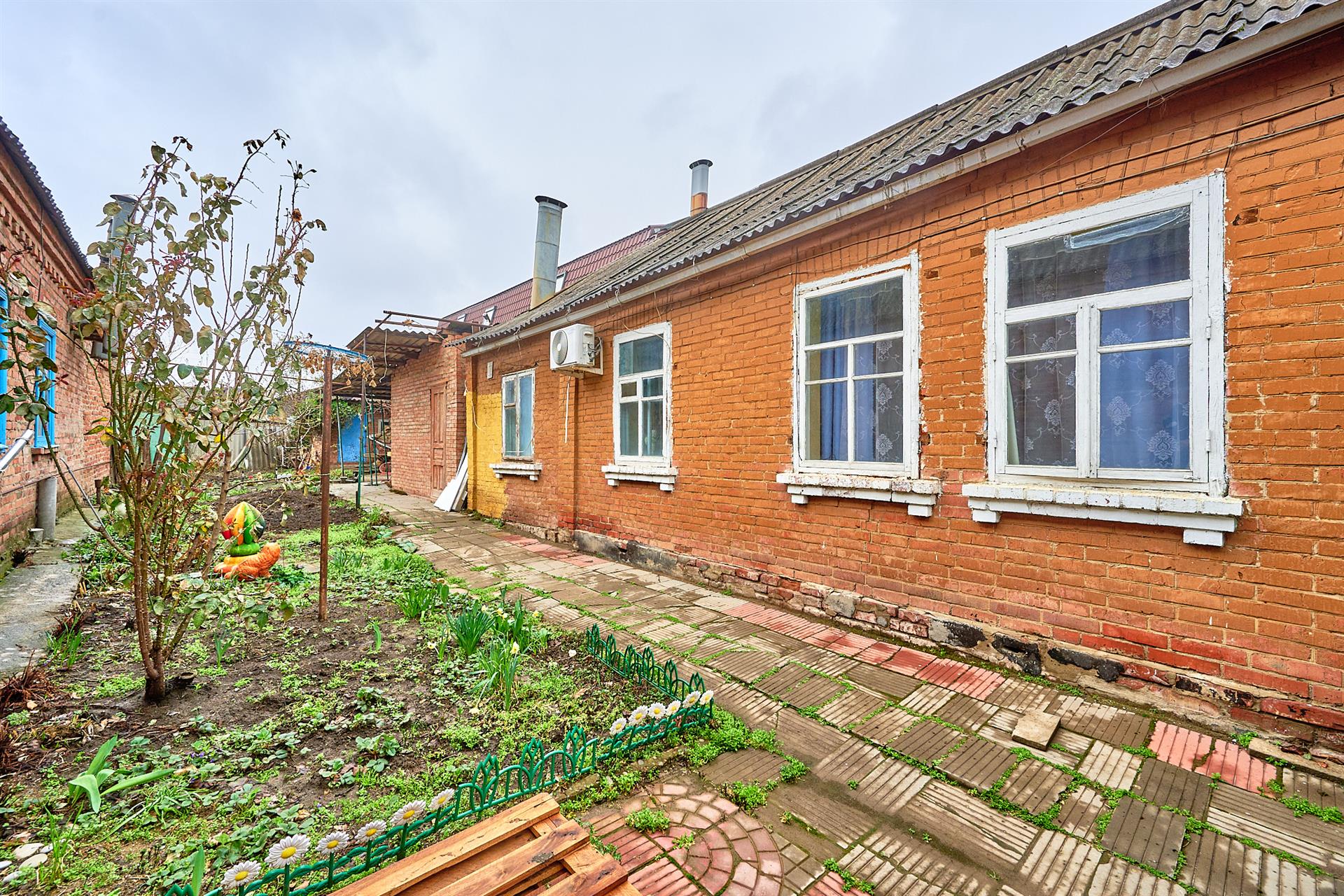 Фото №1: Дом 63 м² + 2.5 сот. - Краснодар, Западный внутригородской округ, мкр. Фестивальный, ул. Воровского, 95