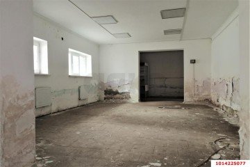 Фото №3: Торговое помещение 34 м² - Российский, мкр. Прикубанский внутригородской округ, ул. Ратной Славы, 25