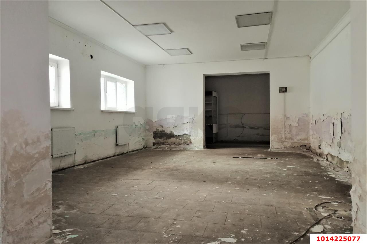 Фото №3: Торговое помещение 34 м² - Российский, Прикубанский внутригородской округ, ул. Ратной Славы, 25