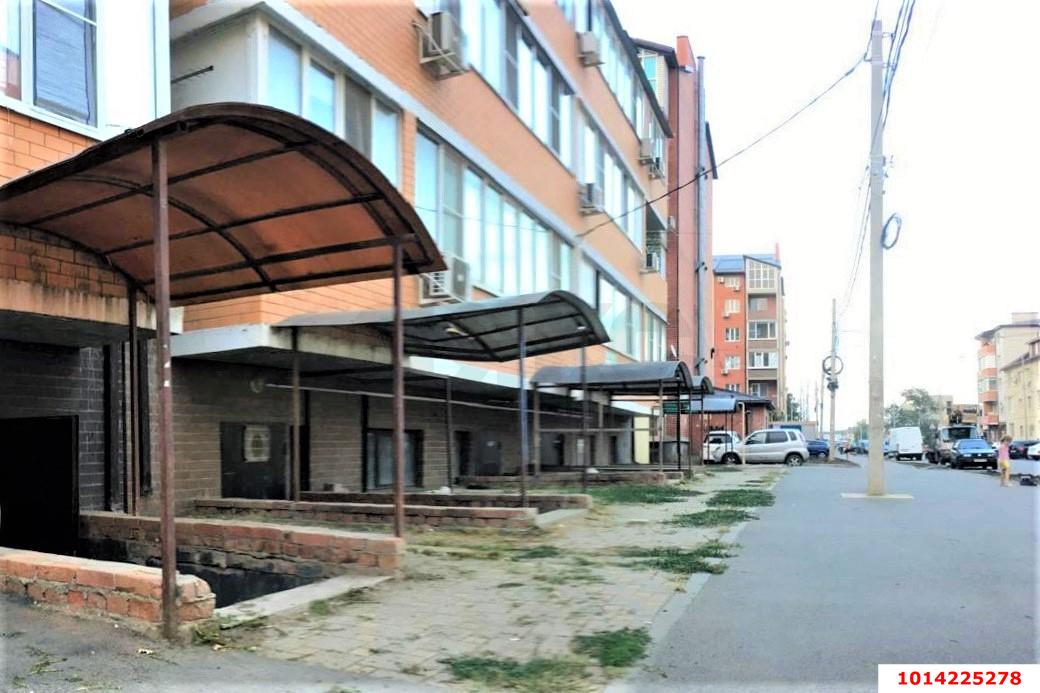 Фото №1: Торговое помещение 34 м² - Российский, Прикубанский внутригородской округ, ул. Ратной Славы, 25