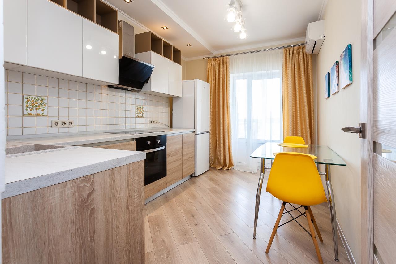 Фото №1: 1-комнатная квартира 43 м² - Краснодар, Центральный внутригородской округ, мкр. Центральный, ул. Коммунаров, 270