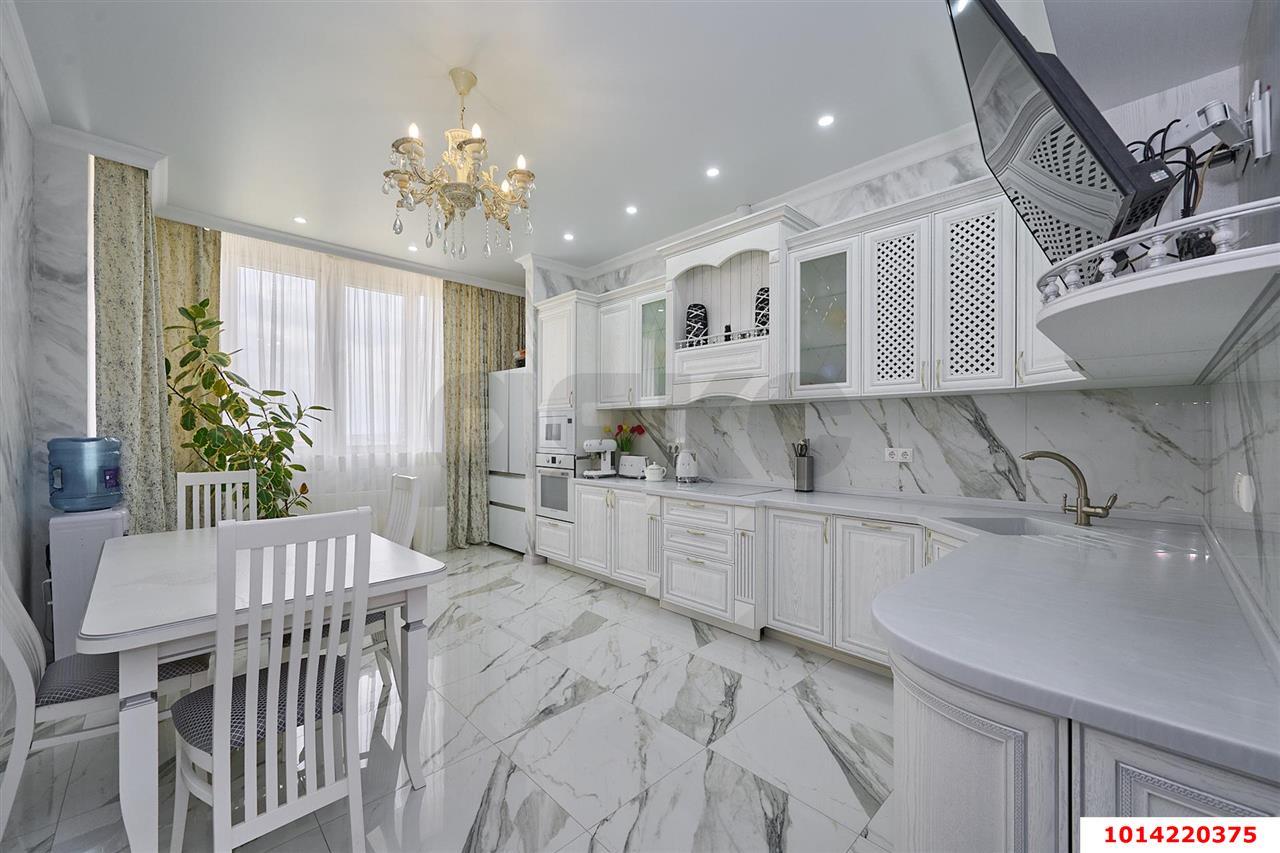 Фото №1: 3-комнатная квартира 101 м² - Краснодар, жилой комплекс Поющие Фонтаны, ул. имени Невкипелого, 10