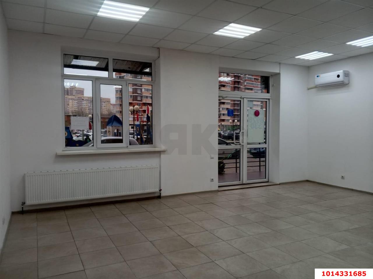 Фото №1: Торговое помещение 40 м² - Краснодар, жилой комплекс Премьера, ул. Автолюбителей, 1/7к1