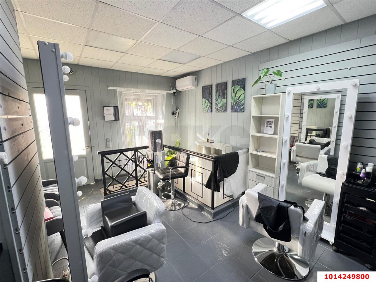 Фото №2: Коммерция 32 м² - Краснодар, Центральный внутригородской округ, мкр. Центральный, ул. Володи Головатого, 319