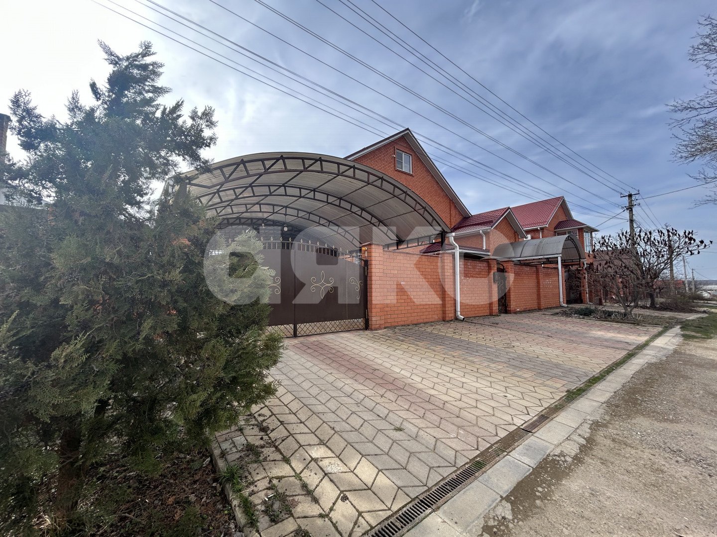 Фото №1: Дом 256 м² + 7 сот. - Горячий Ключ, Развилка, ул. Парковая