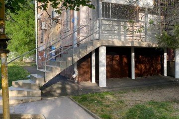 Фото №1: Торговое помещение 31 м² - Краснодар, мкр. Завод Измерительных Приборов, ул. Курчатова, 12