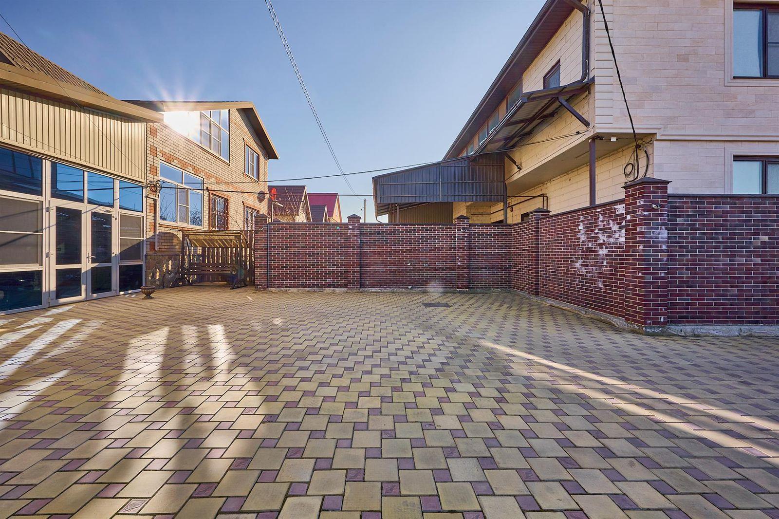 Фото №2: Дом 240 м² + 7 сот. - Яблоновский, мкр. Карасунский внутригородской округ, ул. Дорожная, 240