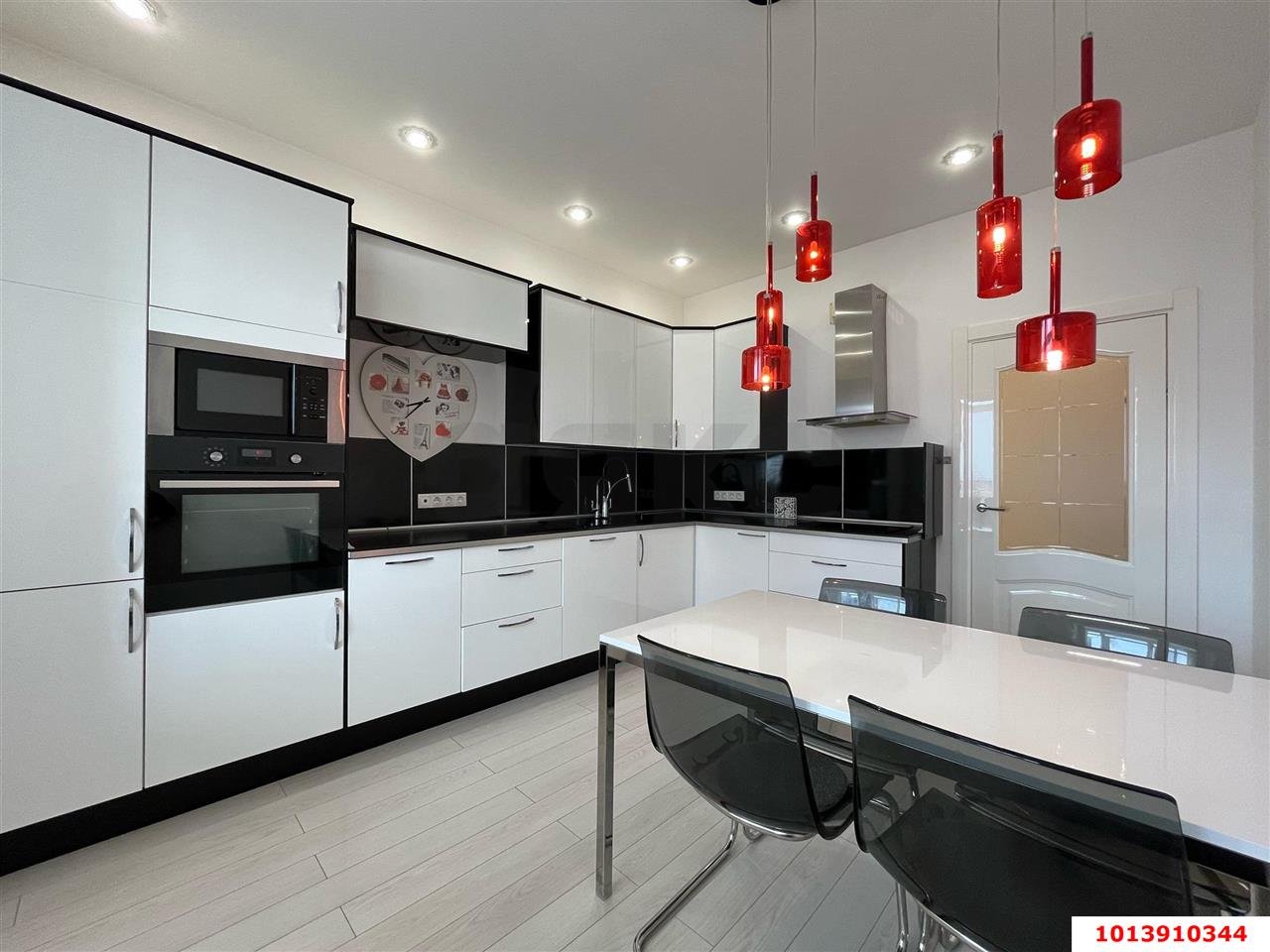 Фото №1: 2-комнатная квартира 100 м² - Краснодар, Центральный, ул. Красноармейская, 100