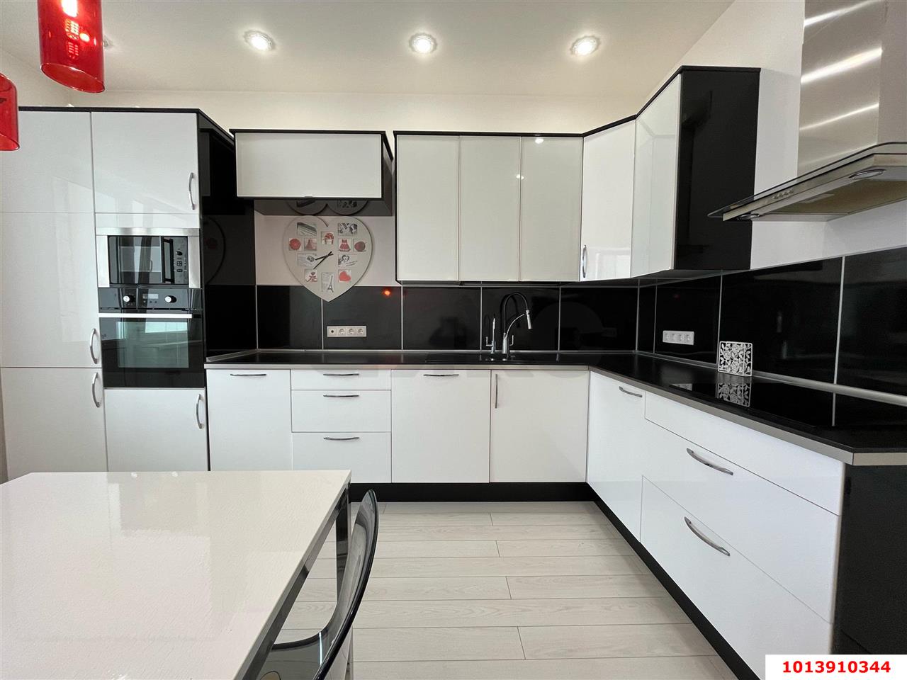 Фото №2: 2-комнатная квартира 100 м² - Краснодар, Центральный, ул. Красноармейская, 100