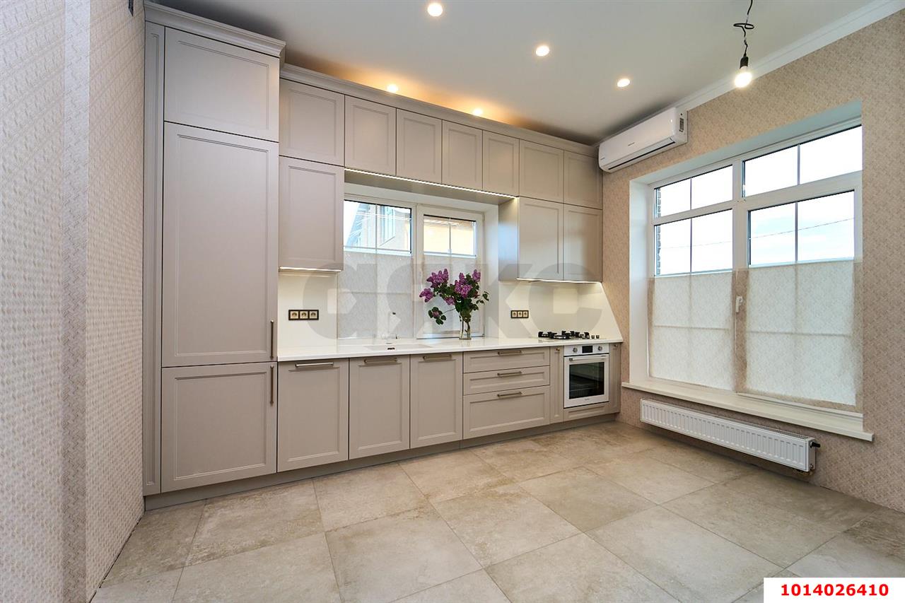 Фото №1: Дом 200 м² + 8 сот. - Краснодар, 2-я Площадка, ул. Н.Э. Гаджимагомедова